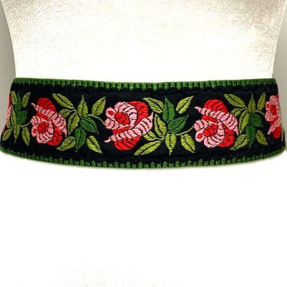 Womens Rose Embroidered Belt Floral‎ Black Dark Feminine Snap Small - Picture 1 of 10